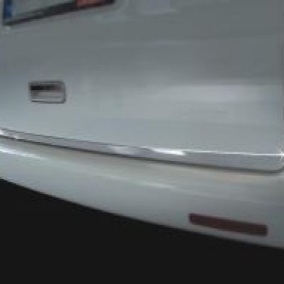 Хромированная нижняя накладка на заднюю крышку багажника VW T-5